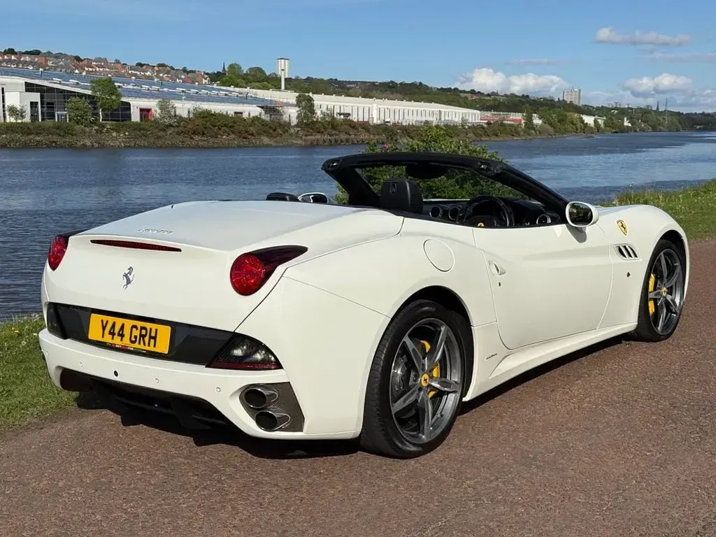 Used Ferrari California 560 HP (411 kW) 2014 White Cabriolet