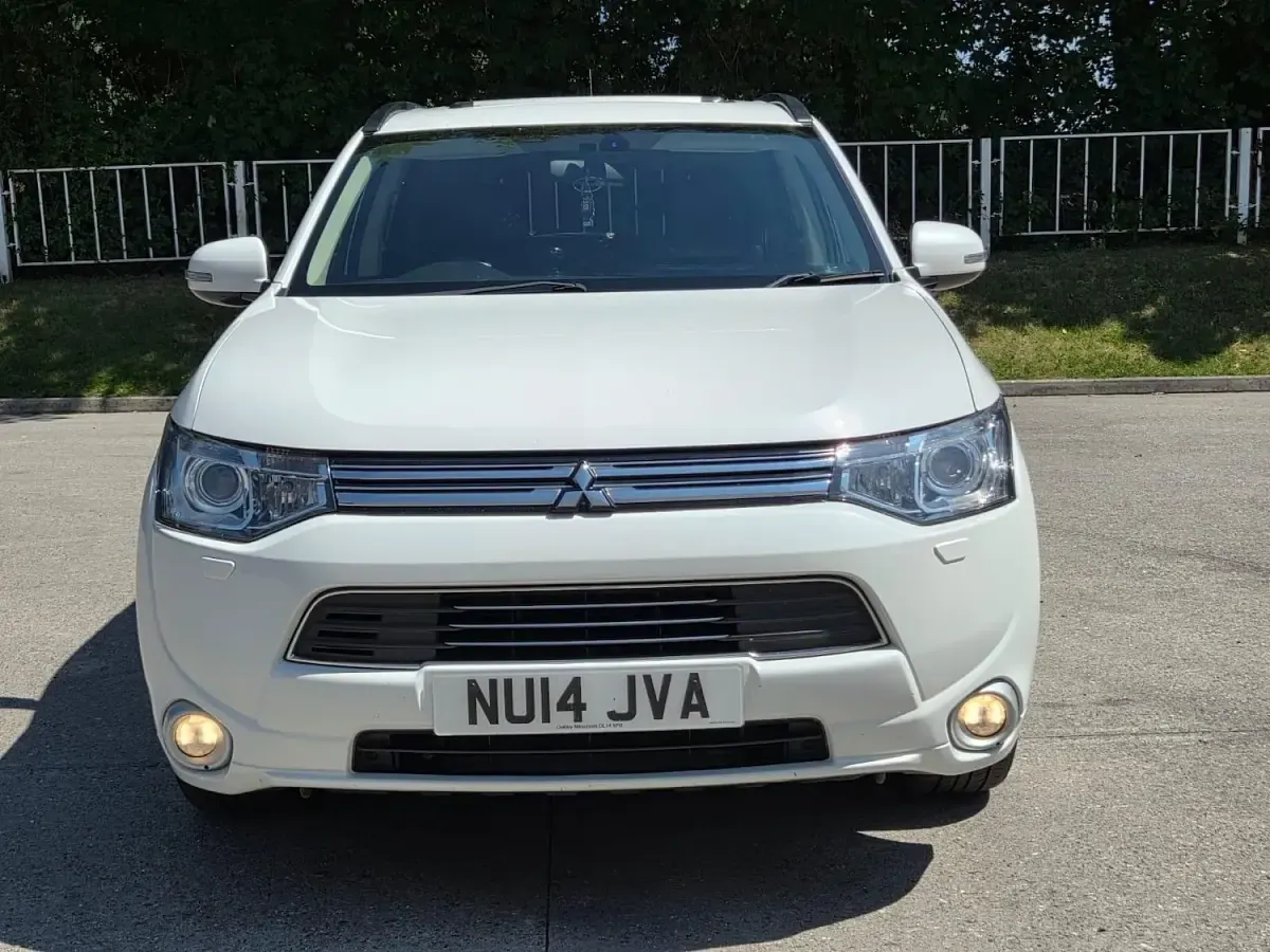 Used Mitsubishi Outlander P-HEV 2014 White Estate