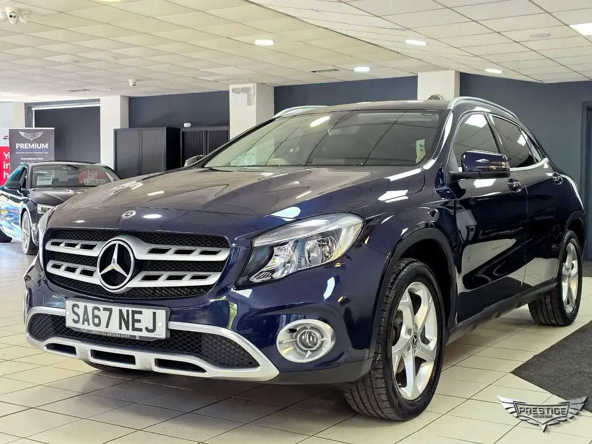 Used Mercedes GLA200 156 HP (114 kW) 2017 Blue SUV
