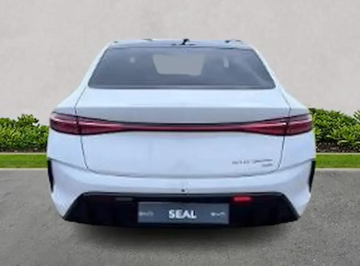 Used BYD Seal 389 kW (530 HP) 2025 White Sedan
