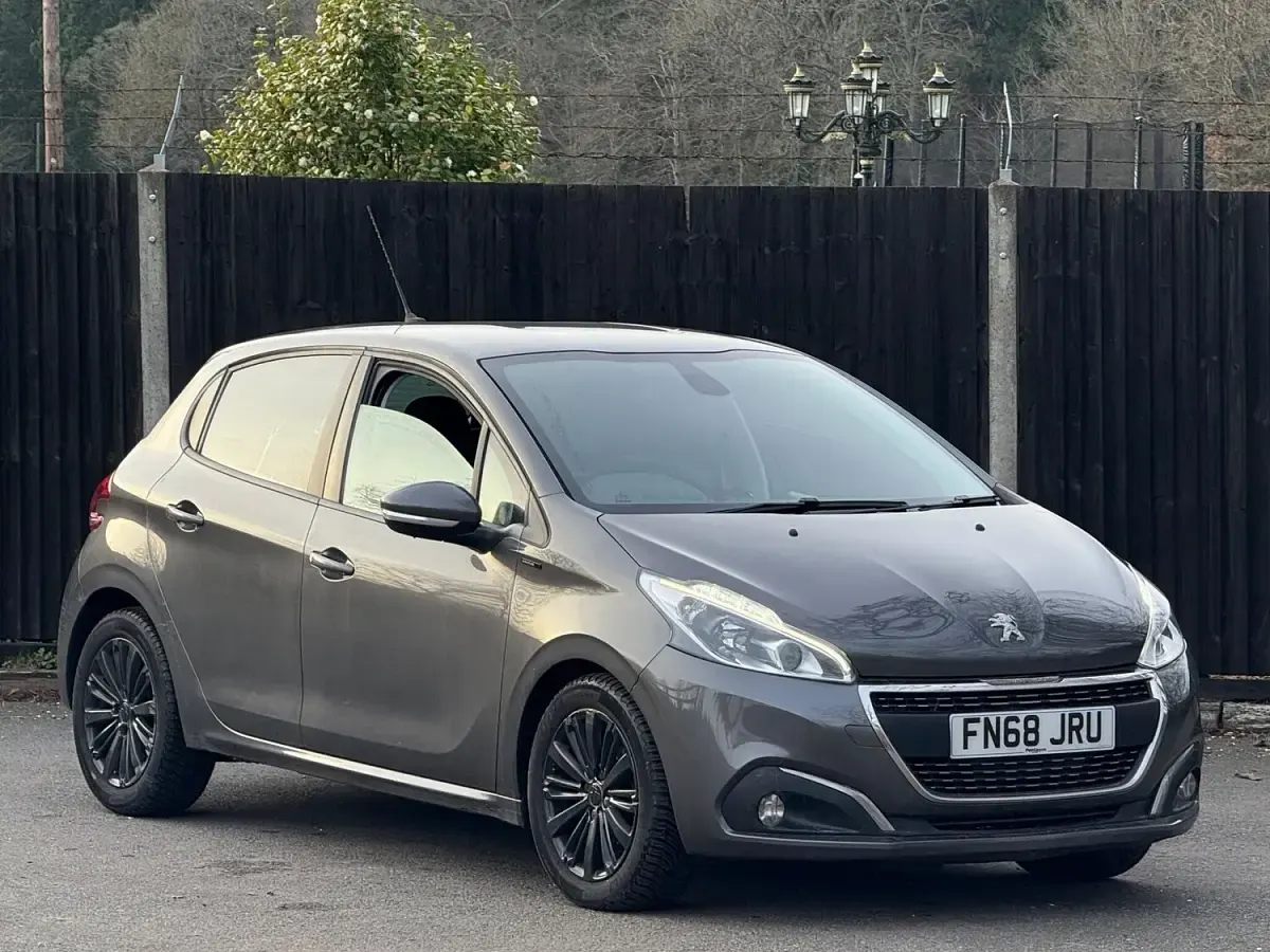 Used Peugeot 208 Signature Sky 2018 Grey Hatchback