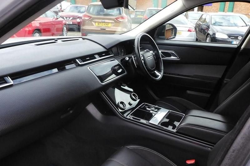 Used Land Rover Range Rover Velar R-Dynamic 180 HP (132 kW) 2017 Silver SUV