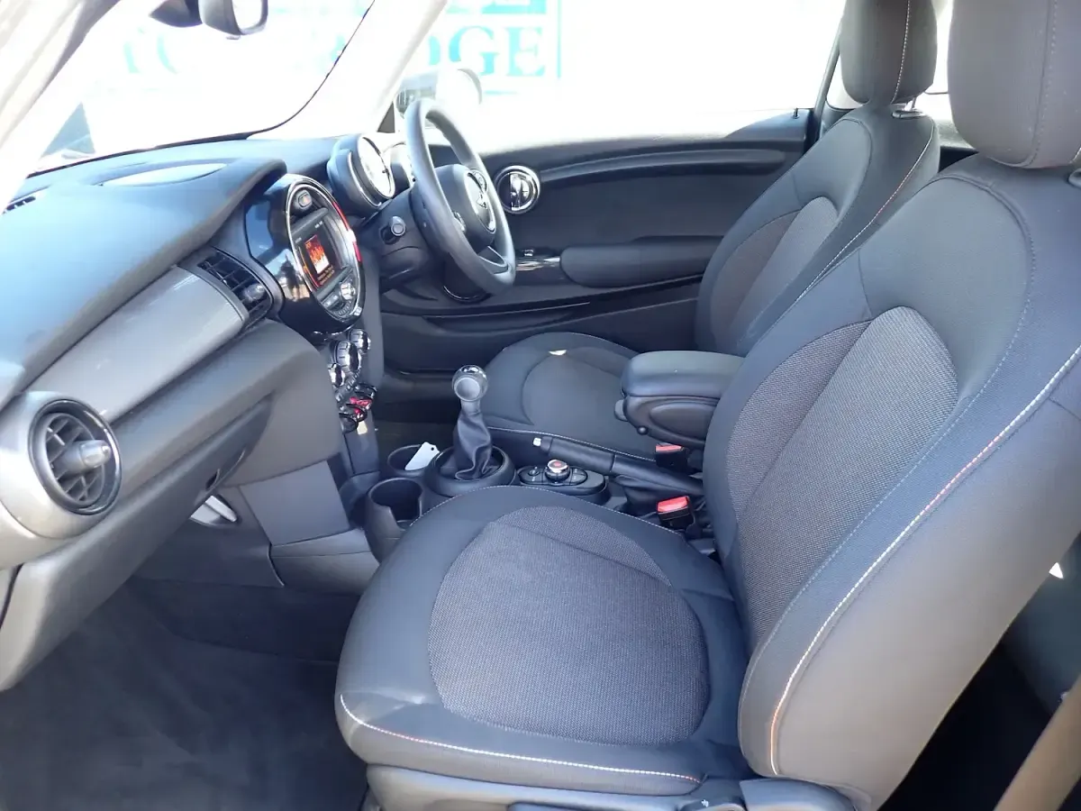 Used Mini Cooper Classic 136 HP (100 kW) 2019 Grey Hatchback
