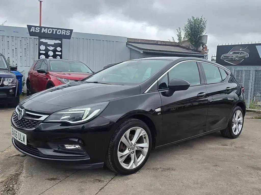 Used Vauxhall Astra SRi 150 HP (110 kW) 2017 Black Hatchback