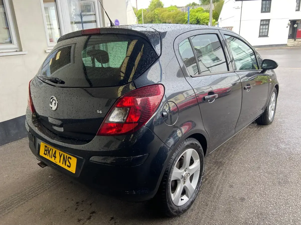 Used Vauxhall Corsa 100 HP (73 kW) 2014 Black Hatchback