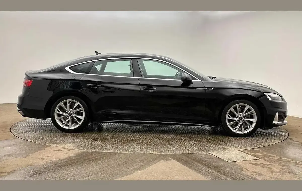 Begagnad Audi A5 Sport 150 HK (110 kW) 2024 Svart Halvkombi