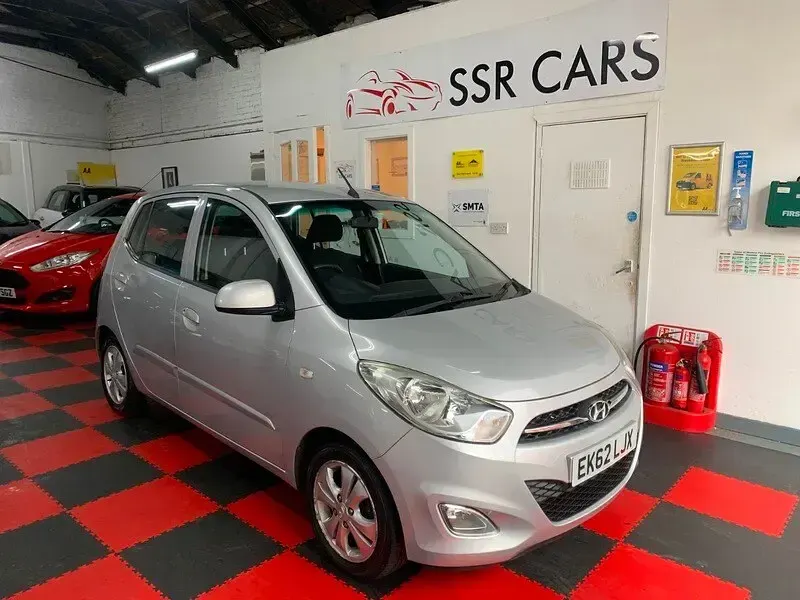 Used Hyundai i10 Active 85 HP (62 kW) 2012 Silver Hatchback