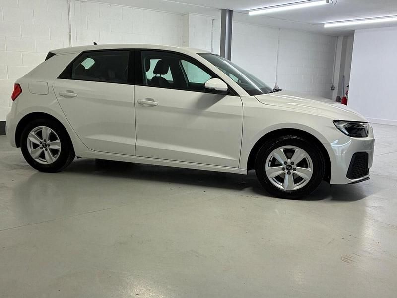 Used Audi A1 Sportback Design 95 HP (69 kW) 2022 White Hatchback