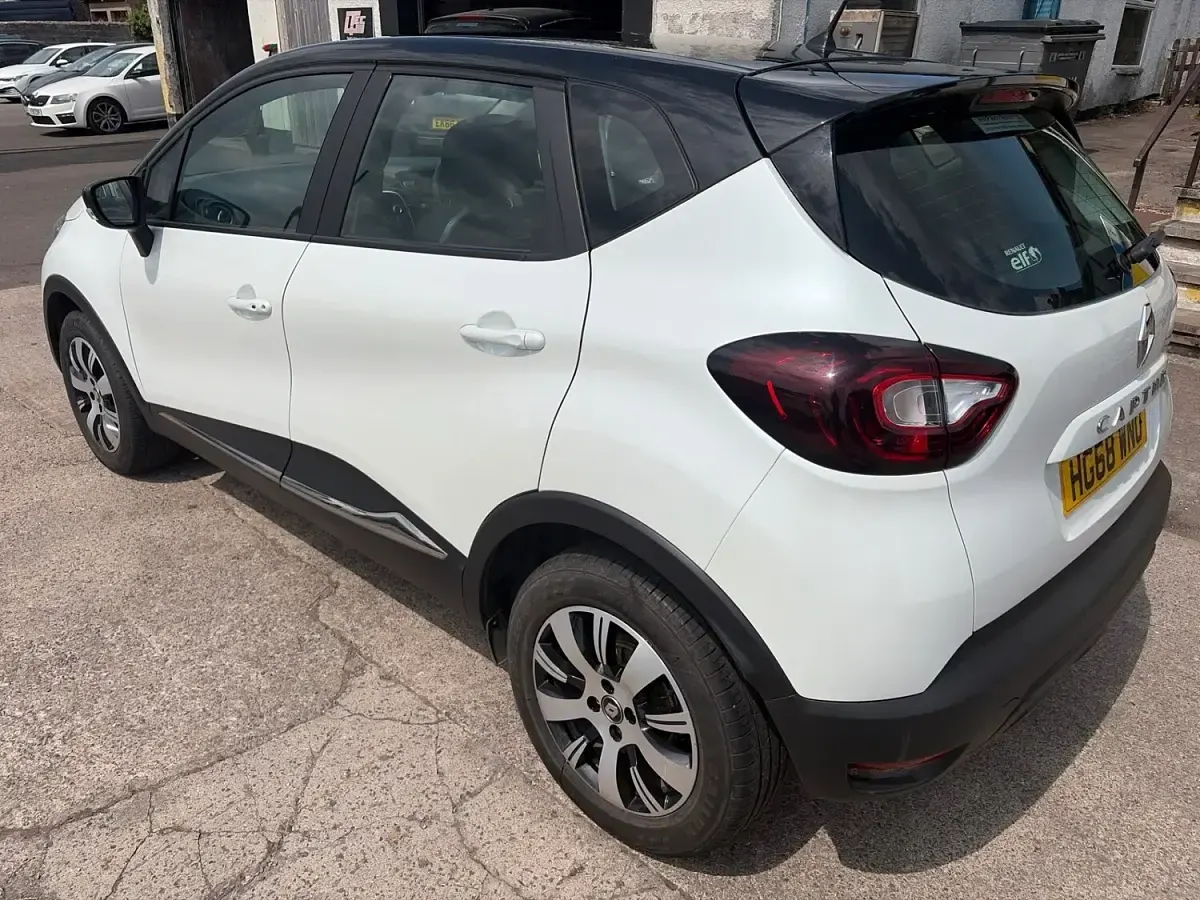 Used Renault Captur Play 90 HP (66 kW) 2019 White SUV