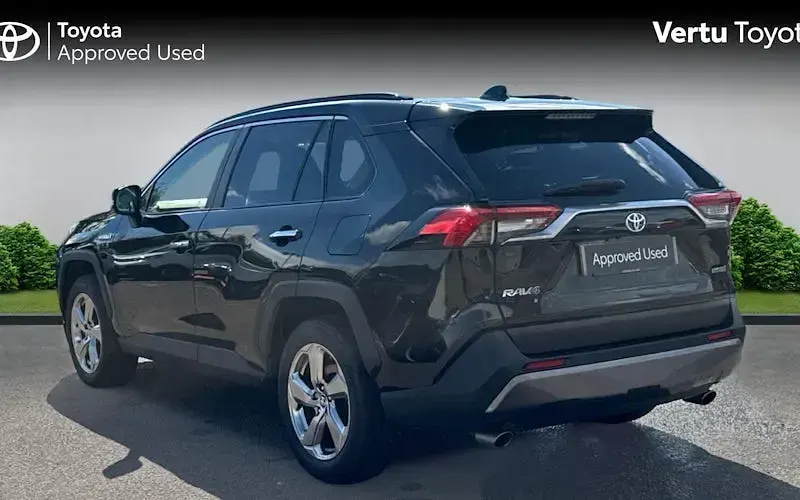Second-hand Toyota RAV4 222 CP (163 kW) 2025 SUV