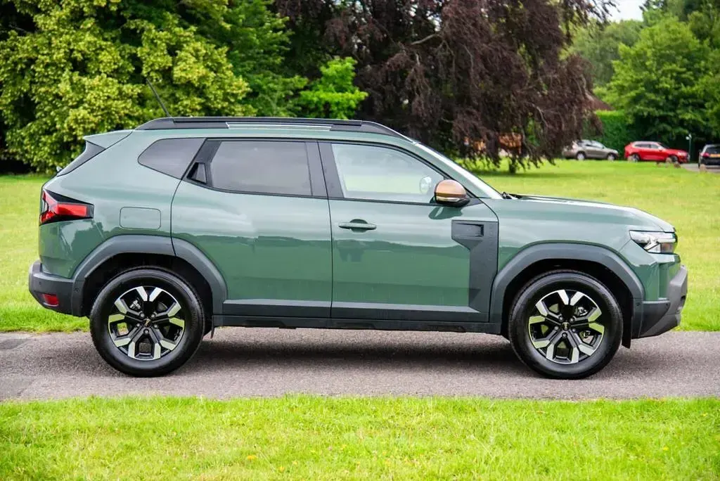 Used Dacia Duster Extreme 143 HP (105 kW) 2025 Green SUV