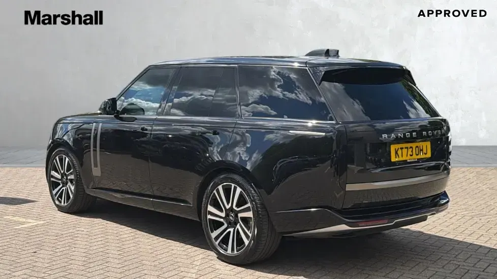 Used Land Rover Range Rover HSE 300 HP (220 kW) 2023 Metallic  santorini black SUV