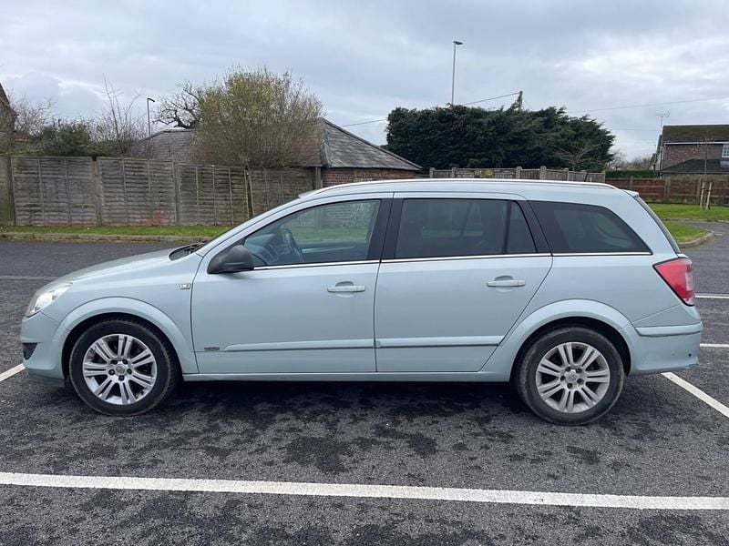 Used Vauxhall Astra Design Edition 2009 Green Estate