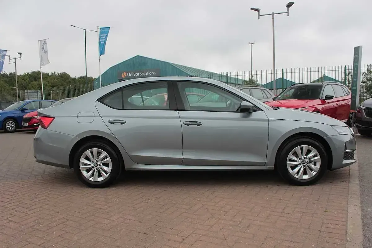 New Skoda Octavia SE Technology 85 HP (62 kW) 2026 Smokey silver metallic Hatchback