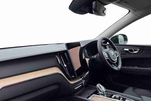 New Volvo XC60 Plus 350 HP (257 kW) 2026 Aurora silver SUV