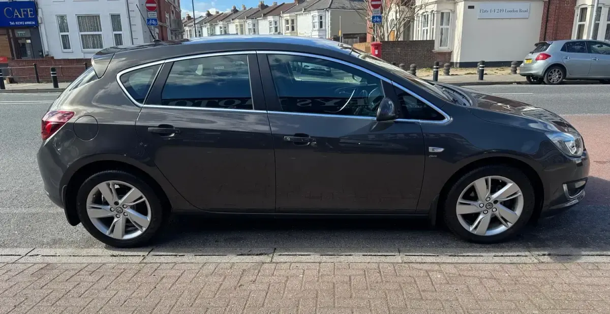 Second-hand Vauxhall Astra SRi 115 CP (84 kW) 2014 Gri Hatchback