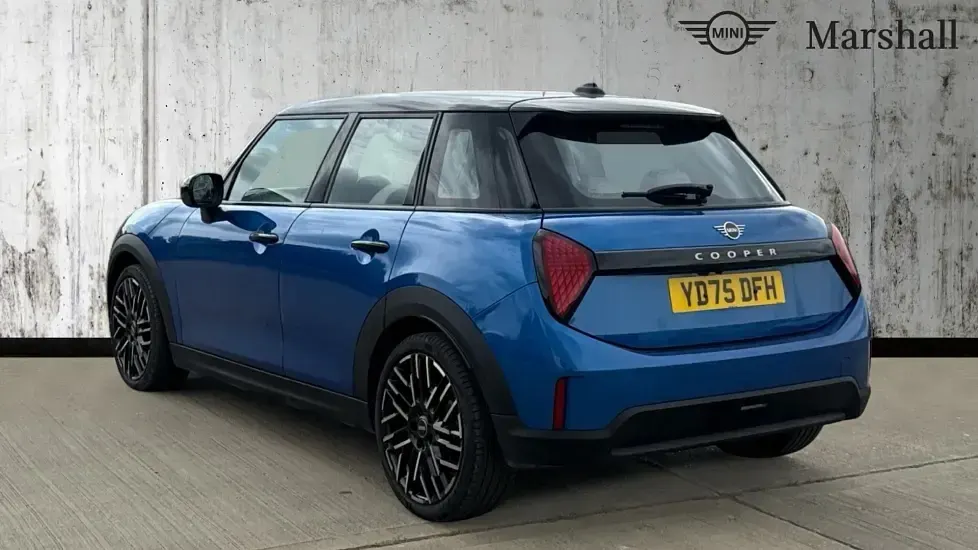 Used Mini Cooper Exclusive 114 kW (156 HP) 2026 Icy sunshine blue Hatchback