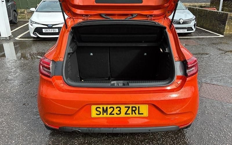 Used Renault Clio V Evolution 90 HP (66 kW) 2023 Orange Hatchback