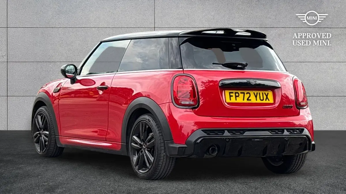 Usado Mini Cooper Hatch 134 CV (98 kW) 2023 Rojo Utilitario