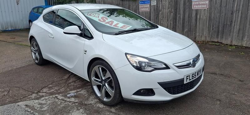 White Used 2015 Vauxhall Astra GTC SRi Hatchback | £6,295 (A bit pricey) - Image 1/4