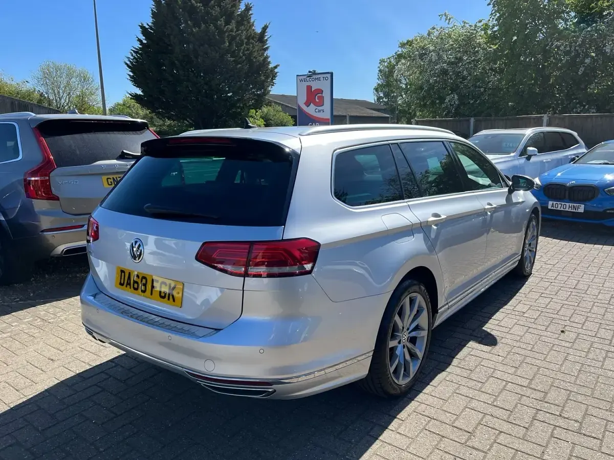 Used VW Passat R-line 150 HP (110 kW) 2018 Silver Estate