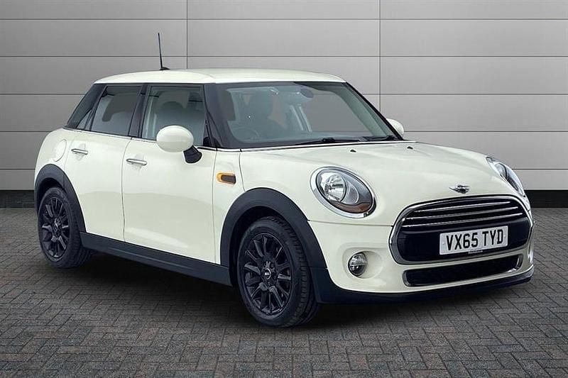 White Used 2015 Mini ONE Pepper Hatchback | £7,490 (Good price) - Image 1/4