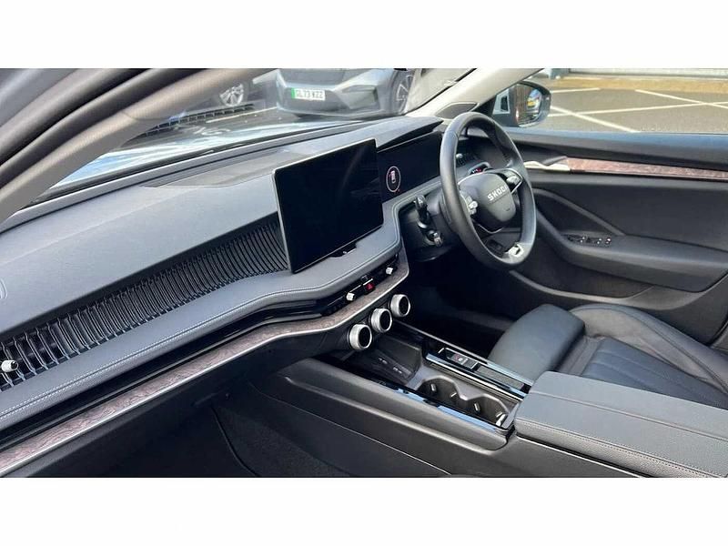 Used Skoda Superb LAURIN & KLEMENT 193 HP (141 kW) 2025 Pebble silver metallic Estate