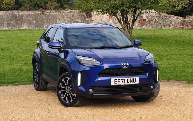 Used 2025 Toyota Yaris Hybrid Design Estate | £19,990 (Super price) - Image 1/2