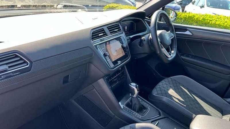 Used VW Tiguan R-line 150 HP (110 kW) 2023 Deep black pearl  SUV