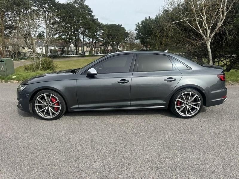 Usado Audi S4 Advanced 354 HP (260 kW) 2018 Cinzento Sedan