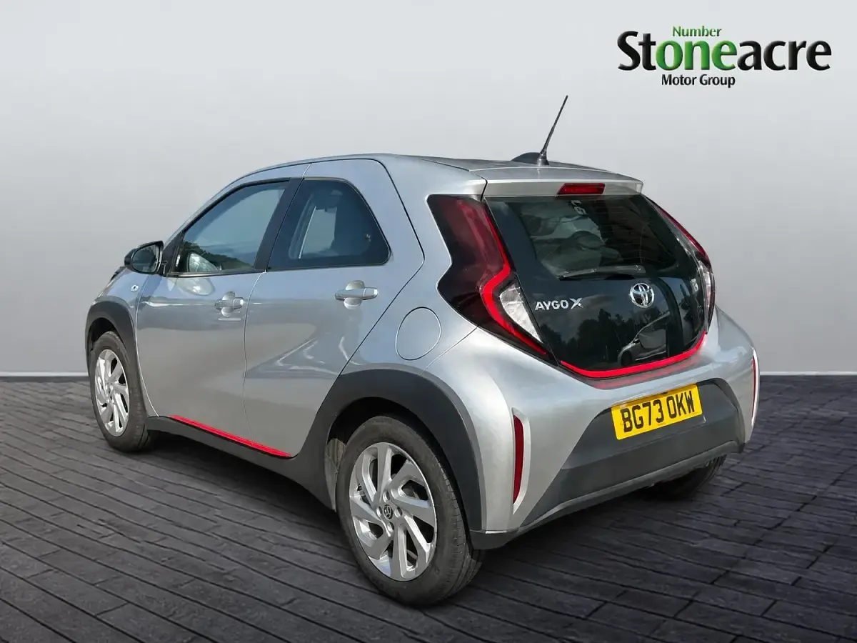 Used Toyota Aygo X PURE 72 HP (52 kW) 2023 Silver SUV