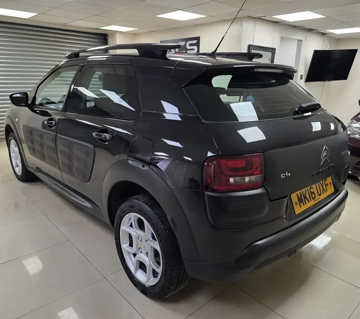 Usado Citroën C4 Cactus Feel 82 HP (60 kW) 2016 Preto Citadino
