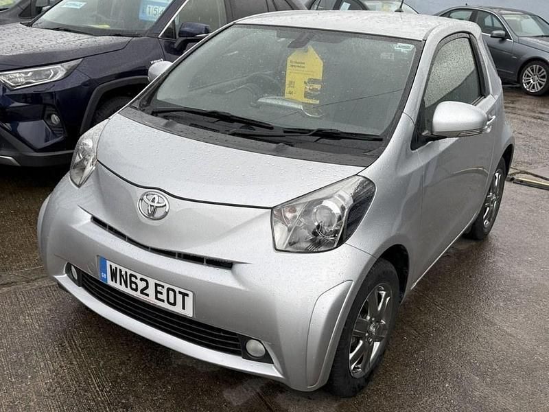 Used Toyota iQ 68 HP (50 kW) 2012 Silver Hatchback