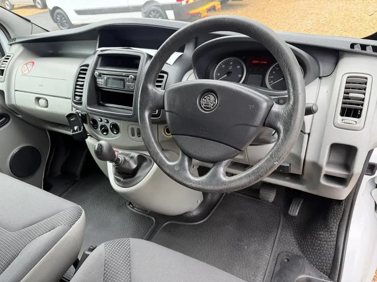 Used Vauxhall Vivaro 115 HP (84 kW) 2013 White MPV