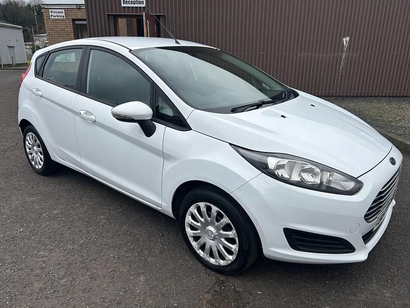 Usado Ford Fiesta Style 82 HP (60 kW) 2013 Branco Citadino