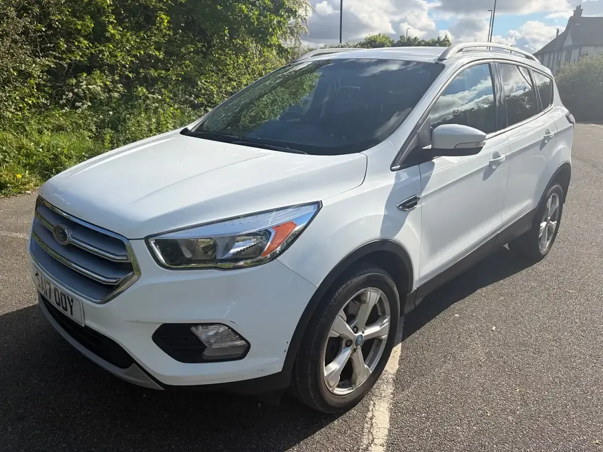 Used Ford Kuga Zetec 120 HP (88 kW) 2017 White SUV