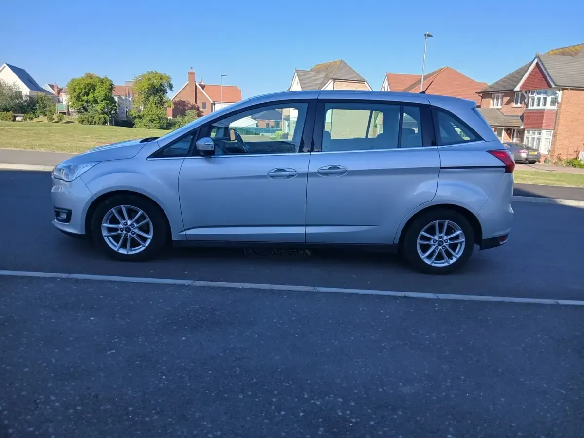 Usado Ford Grand C-Max Zetec 125 HP (91 kW) 2017 Prateado Monovolume