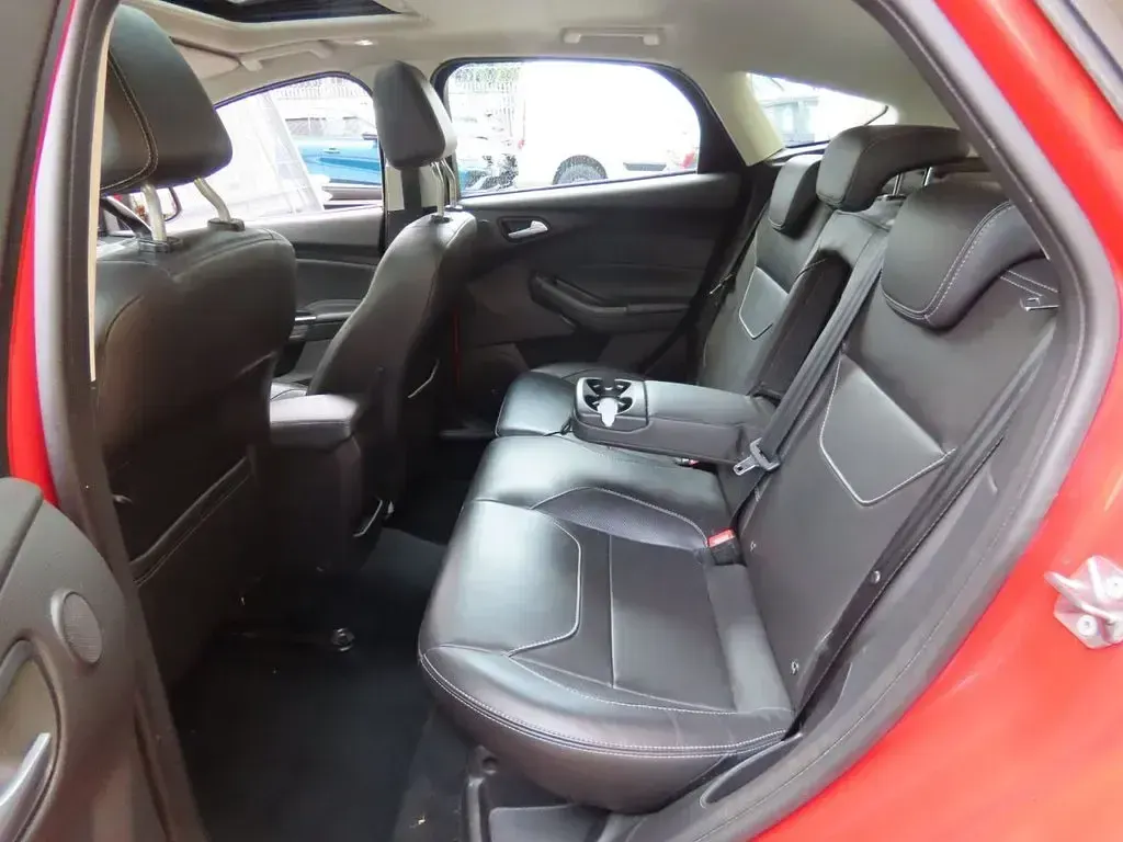 Used Ford Focus Titanium X 118 HP (86 kW) 2017 Red Hatchback