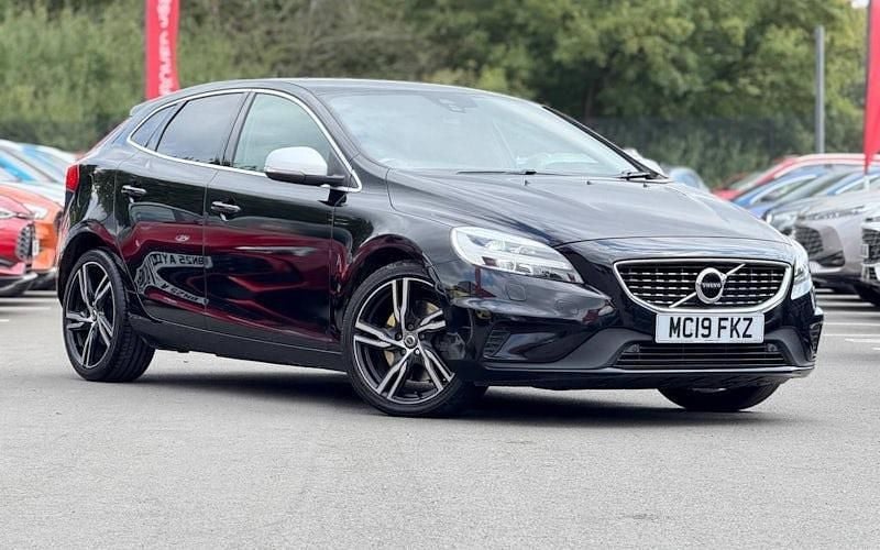 Used 2019 Volvo V40 R-Design Estate | £12,489 (Fair price) - Image 1/3