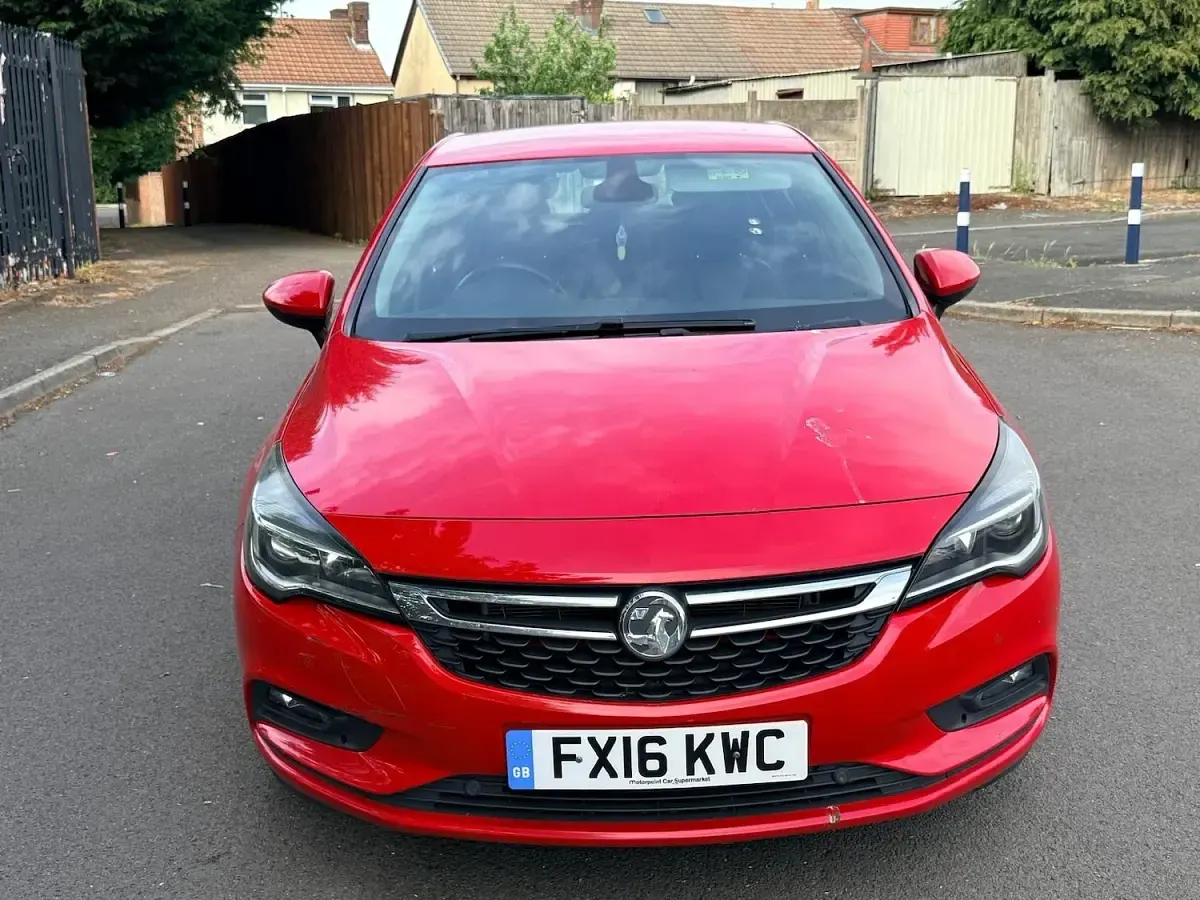 Used Vauxhall Astra Elite 136 HP (100 kW) 2016 Red Hatchback