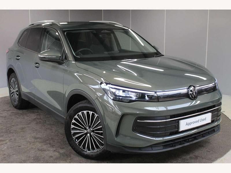 Green Used 2025 VW Tiguan Match SUV | £32,995 (Fair price) - Image 1/4