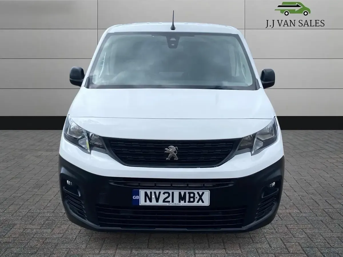Used Peugeot Partner 131 HP (96 kW) 2021 White MPV