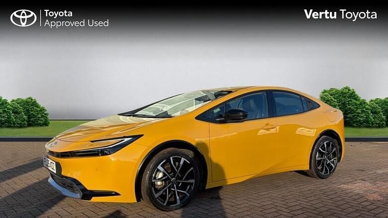 Used Toyota Prius 223 HP (164 kW) 2025 Yellow Hatchback
