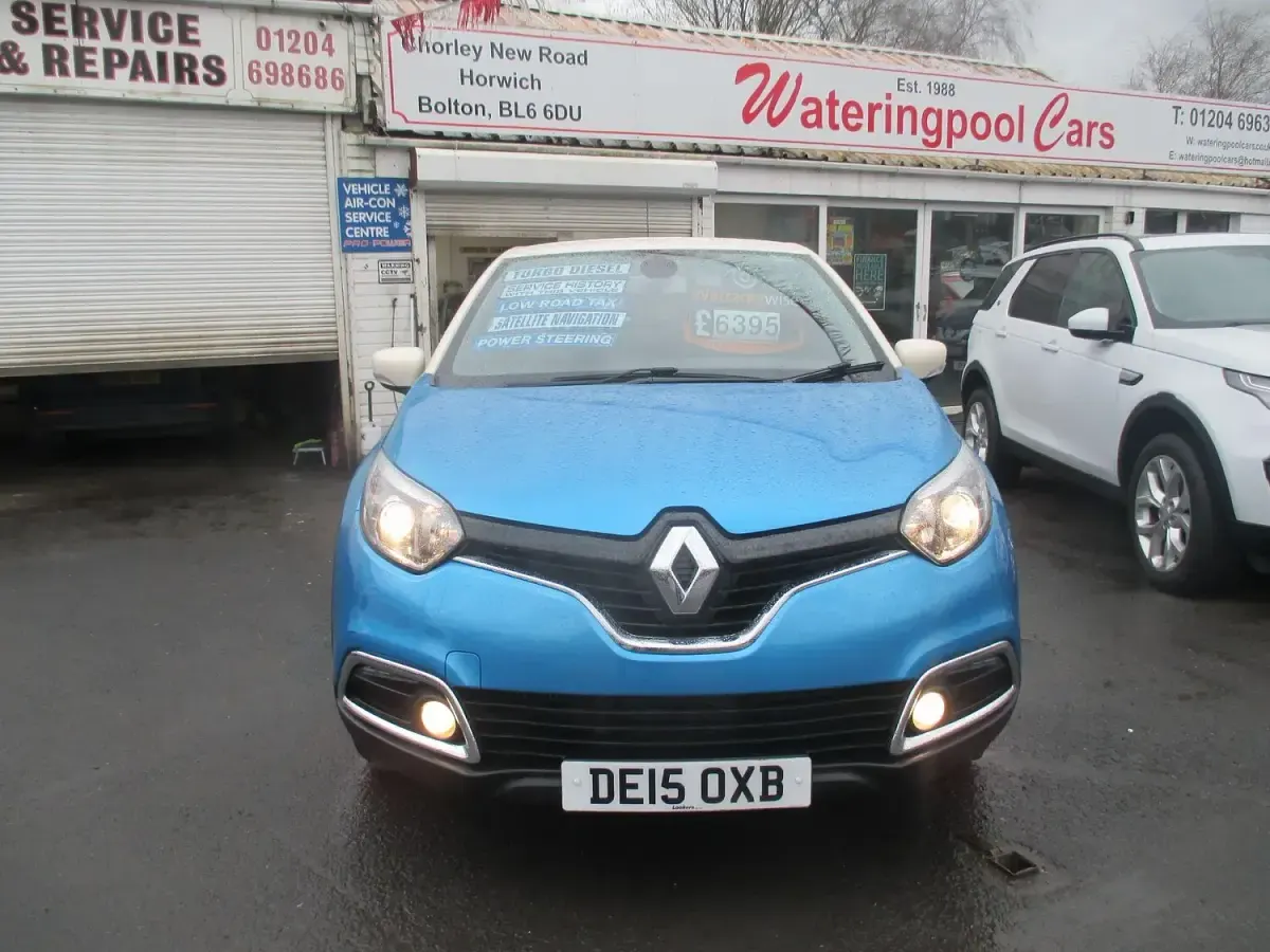 Used Renault Captur Dynamique 90 HP (66 kW) 2015 Blue/cream SUV