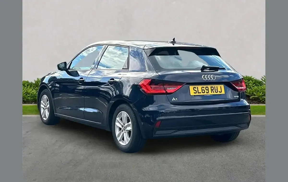 Used Audi A1 Design 94 HP (69 kW) 2019 Blue SUV