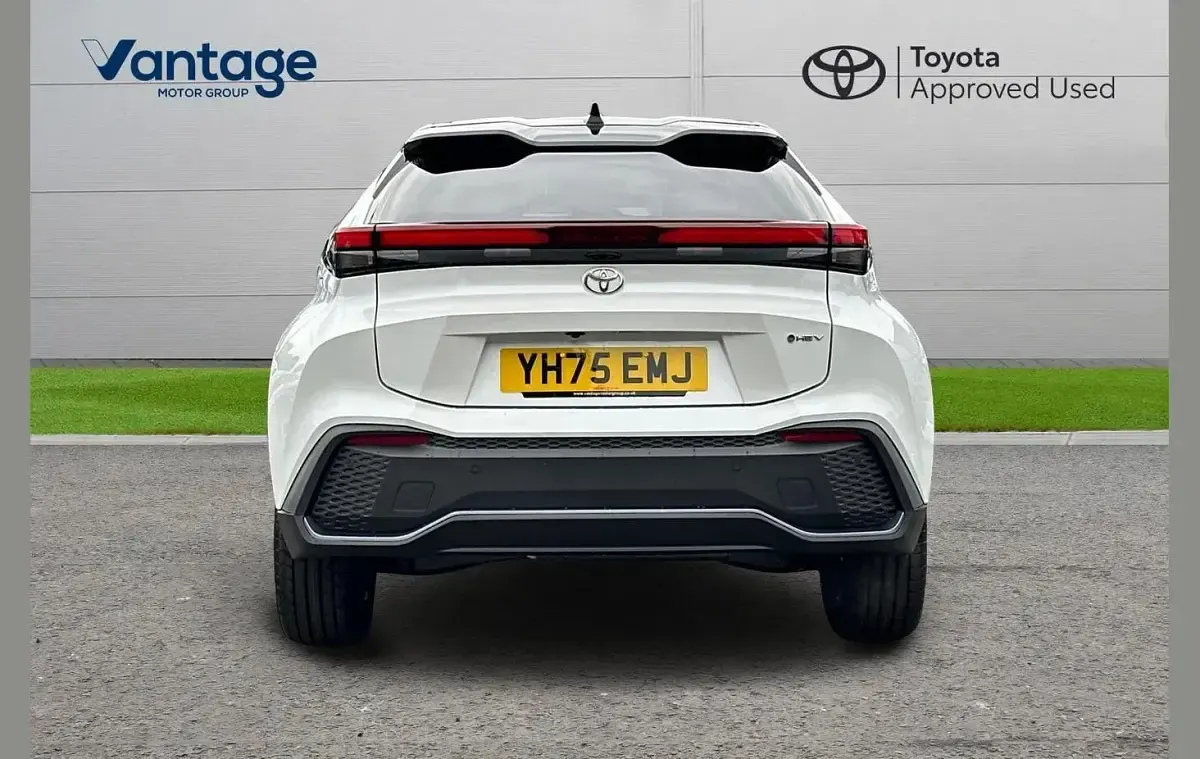 Used Toyota C-HR Design 140 HP (102 kW) 2025 White SUV