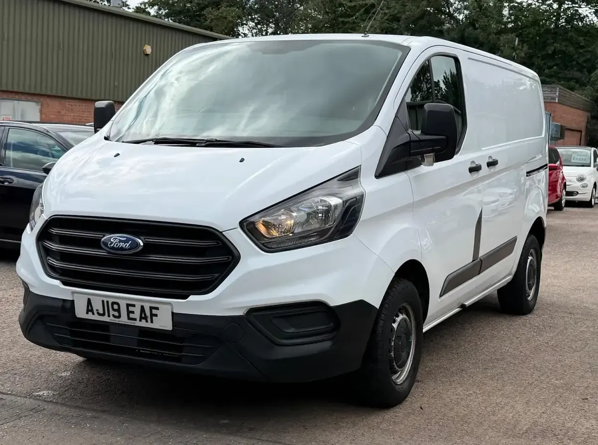 Used Ford Transit Custom 105 HP (77 kW) 2019 White Van
