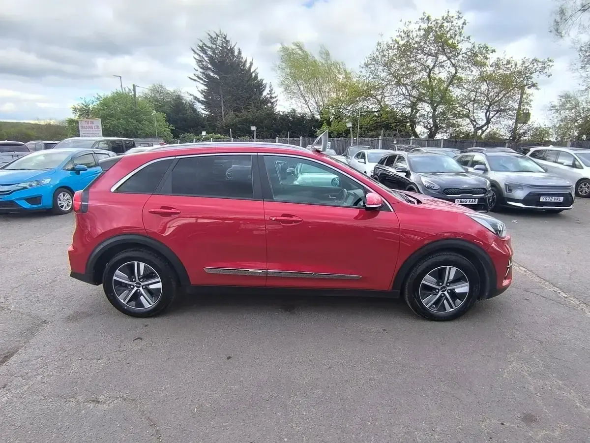 Used Kia Niro 139 HP (102 kW) 2022 Red SUV