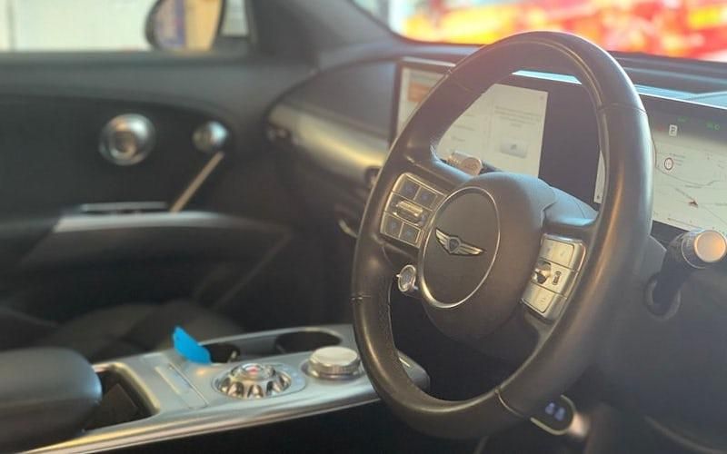 Used Genesis GV60 Premium 168 kW (229 HP) 2022 White SUV