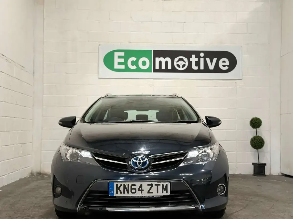Used Toyota Auris Hybrid 136 HP (100 kW) 2014 Grey Estate